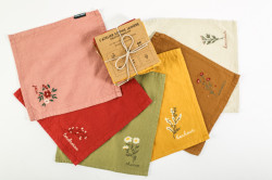 Serviettes de table broderie fleurs - Sophie Janière